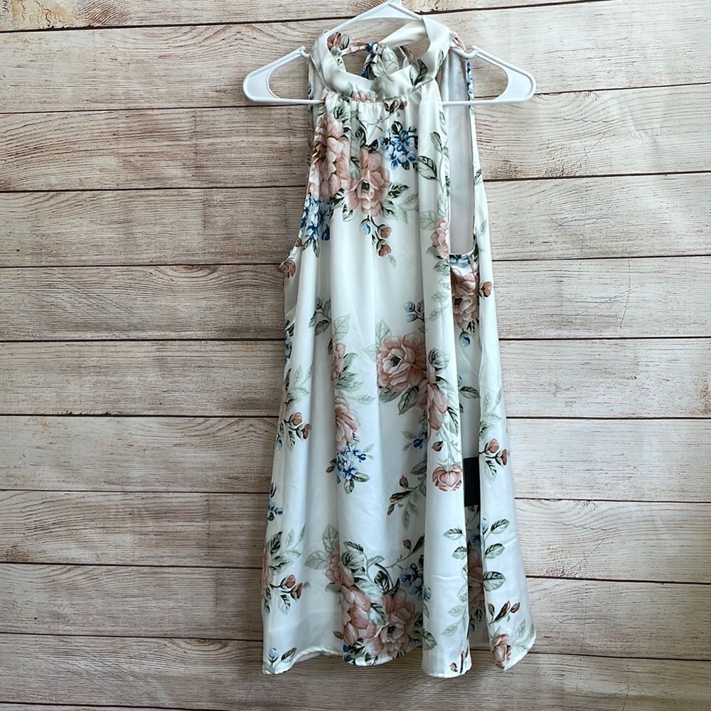 NEW WITH‎ TAGS LULU’S HALTER TOP FLORAL DRESS IN WHITE
